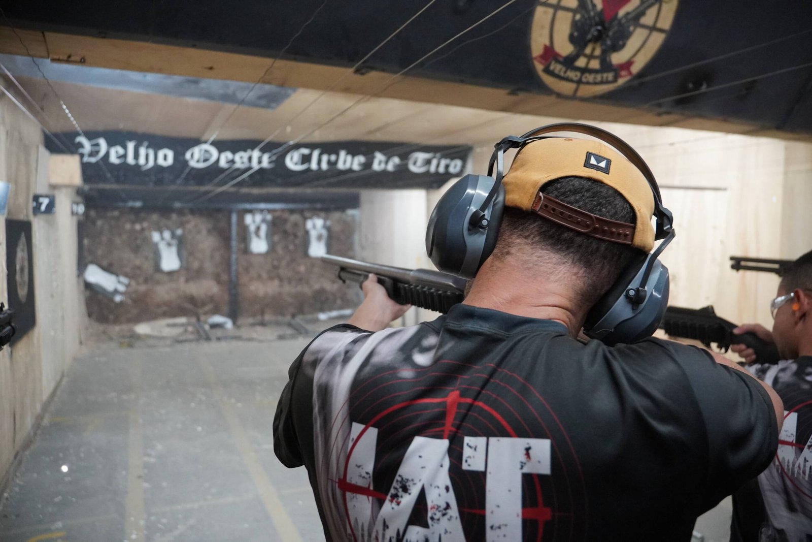 Manuseio de espingarda Cal 12